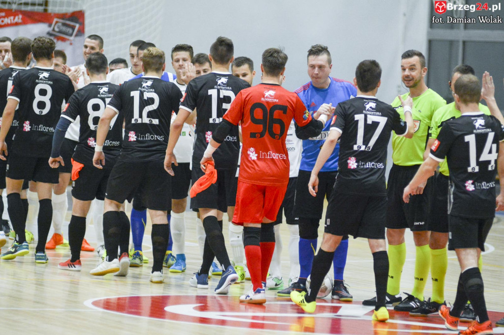 Festiwal niecelnych rzutów karnych i wygrana Gredaru z Malwee