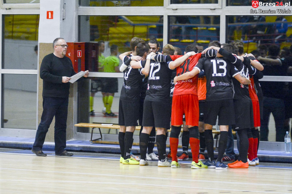 Festiwal niecelnych rzutów karnych i wygrana Gredaru z Malwee