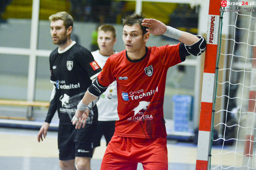 Festiwal niecelnych rzutów karnych i wygrana Gredaru z Malwee