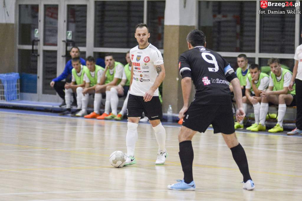 Festiwal niecelnych rzutów karnych i wygrana Gredaru z Malwee