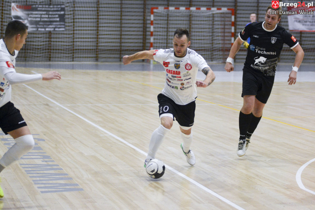 Festiwal niecelnych rzutów karnych i wygrana Gredaru z Malwee