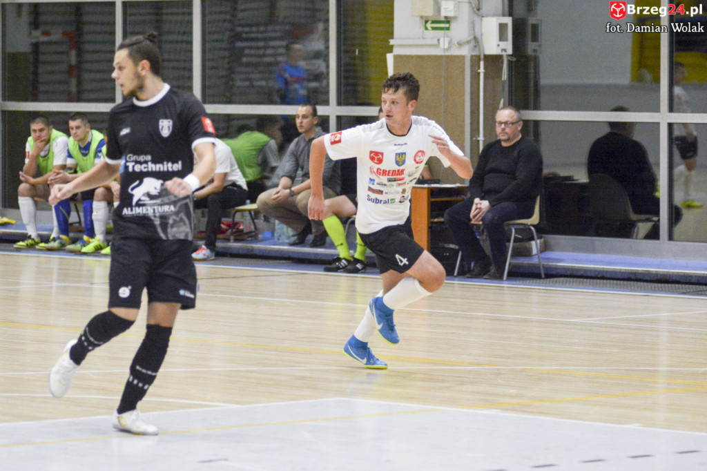 Festiwal niecelnych rzutów karnych i wygrana Gredaru z Malwee