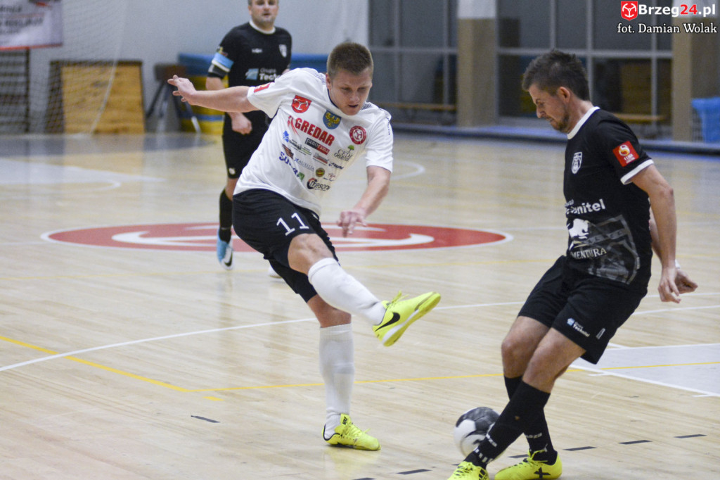 Festiwal niecelnych rzutów karnych i wygrana Gredaru z Malwee