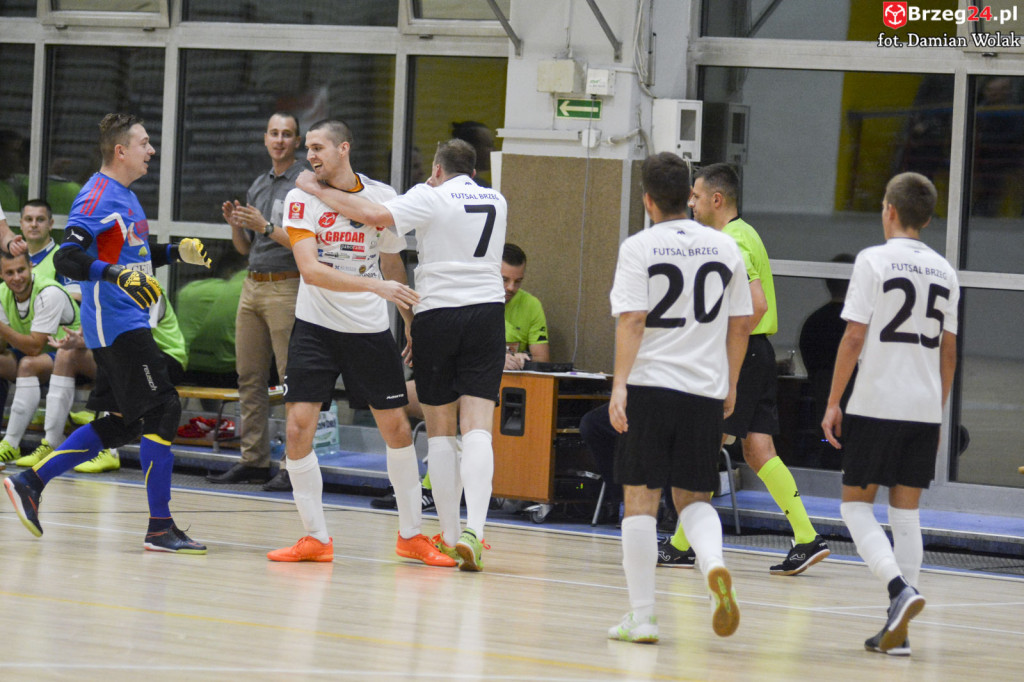 Festiwal niecelnych rzutów karnych i wygrana Gredaru z Malwee