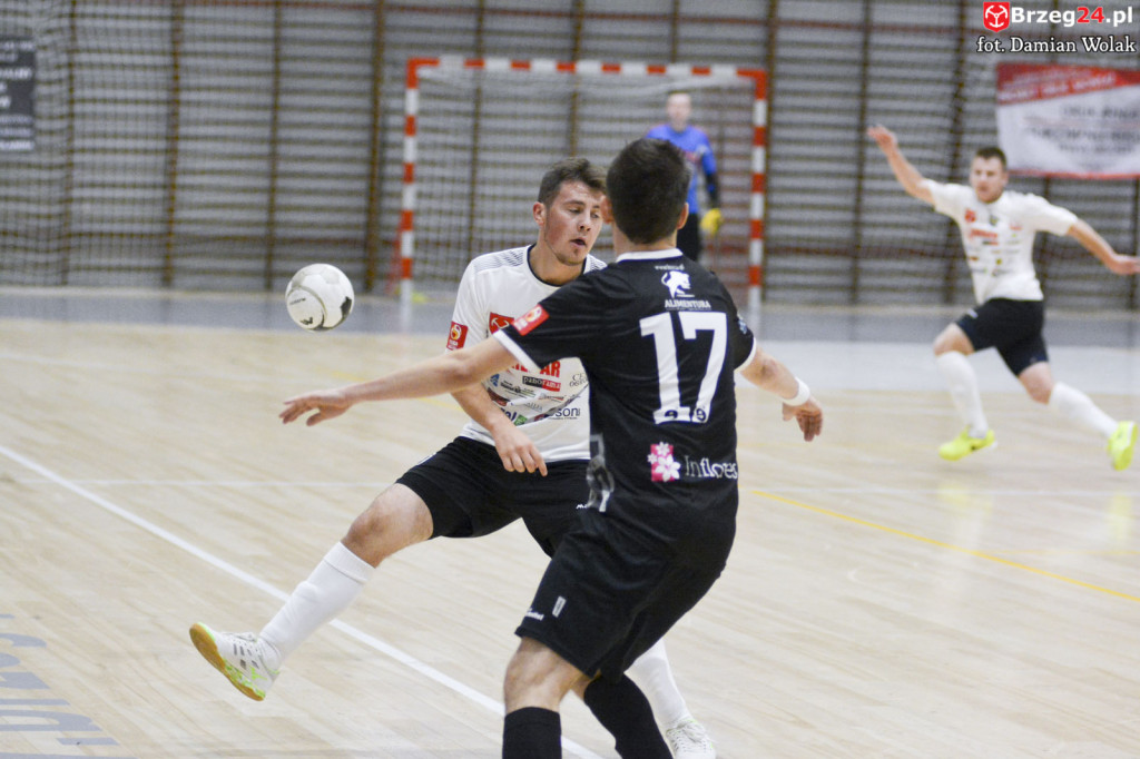 Festiwal niecelnych rzutów karnych i wygrana Gredaru z Malwee