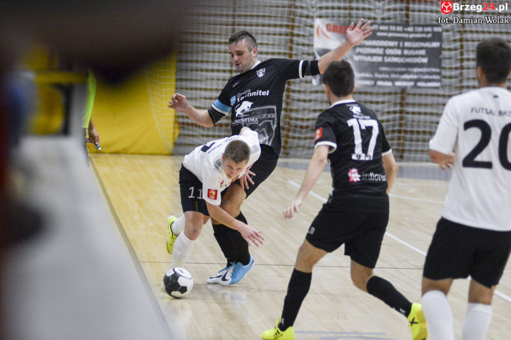 Festiwal niecelnych rzutów karnych i wygrana Gredaru z Malwee