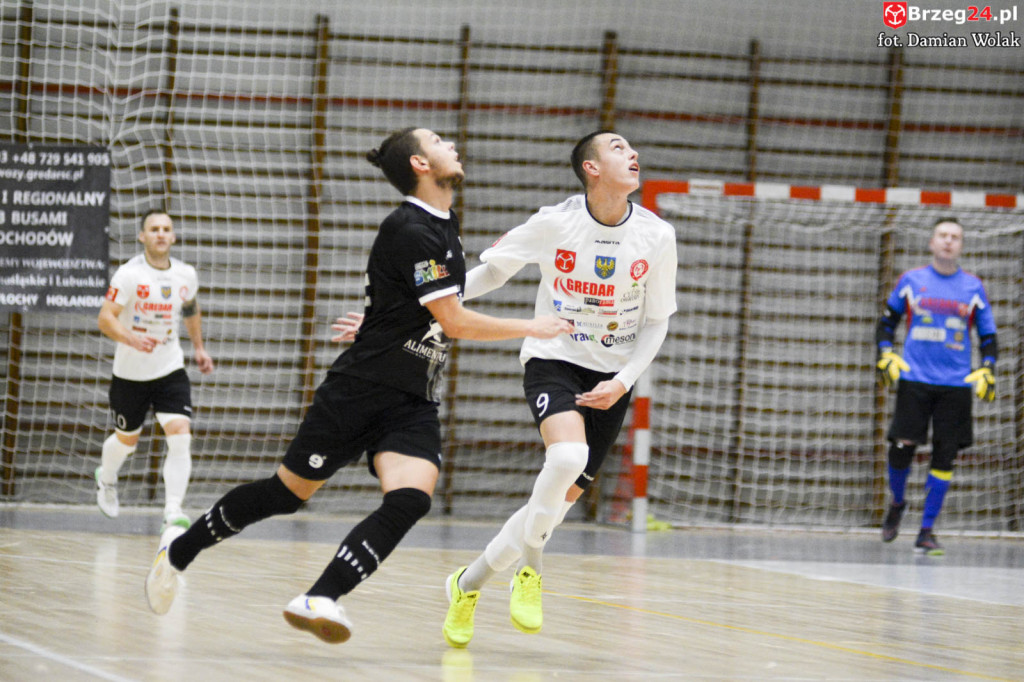 Festiwal niecelnych rzutów karnych i wygrana Gredaru z Malwee