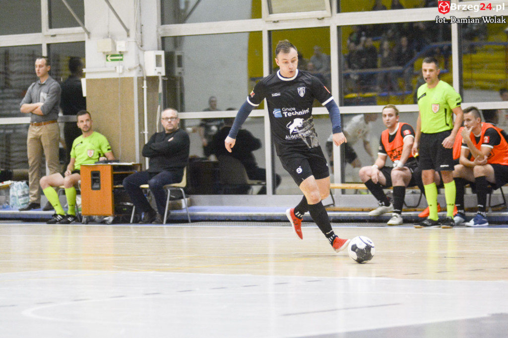 Festiwal niecelnych rzutów karnych i wygrana Gredaru z Malwee