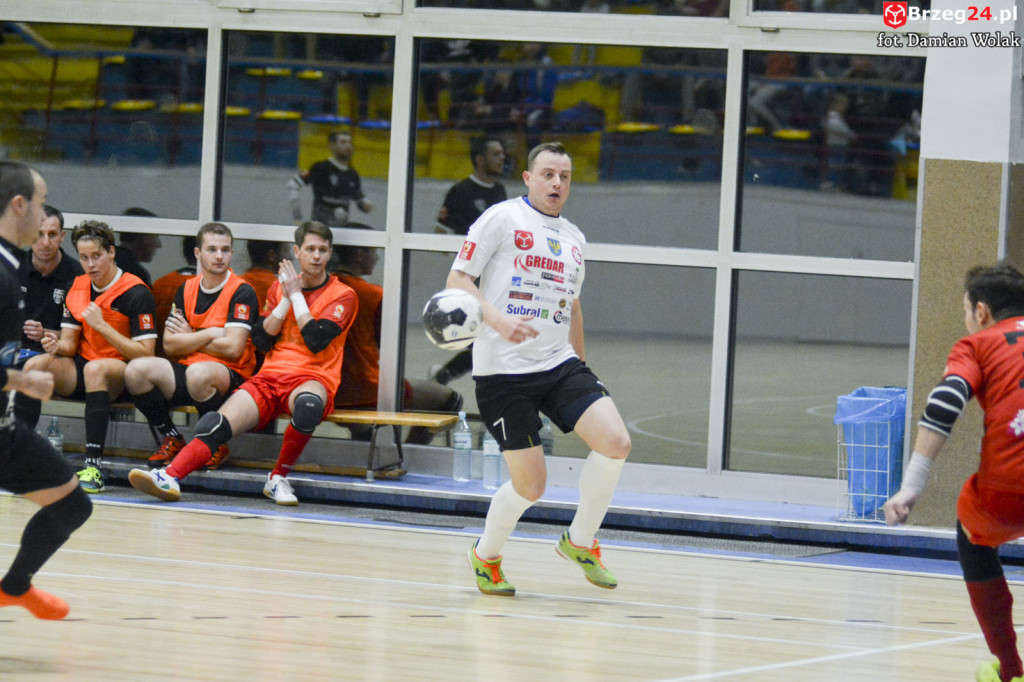 Festiwal niecelnych rzutów karnych i wygrana Gredaru z Malwee