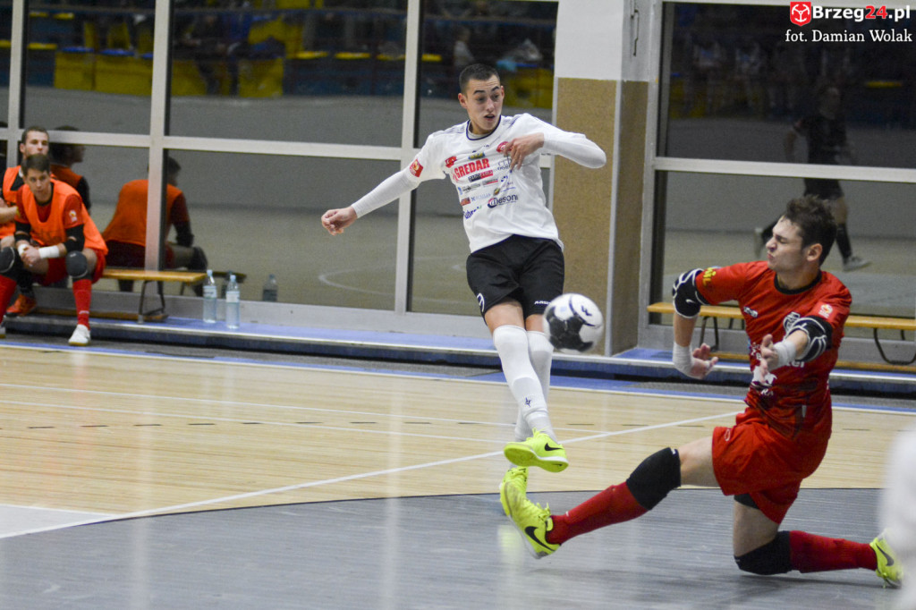 Festiwal niecelnych rzutów karnych i wygrana Gredaru z Malwee