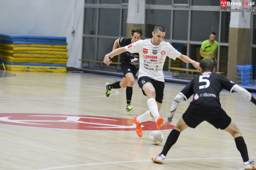 Festiwal niecelnych rzutów karnych i wygrana Gredaru z Malwee