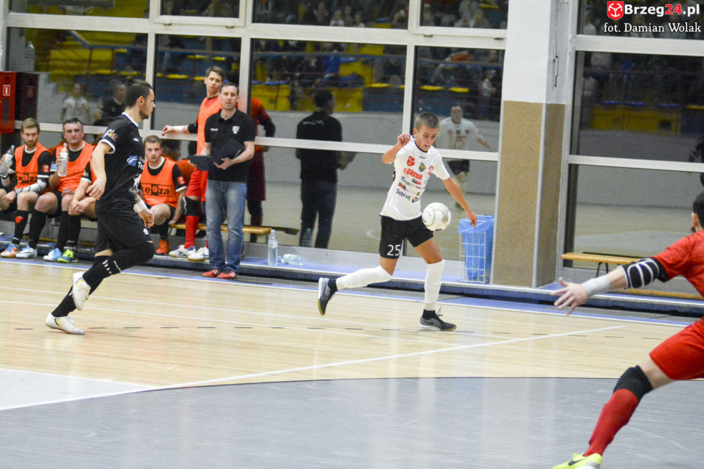 Festiwal niecelnych rzutów karnych i wygrana Gredaru z Malwee