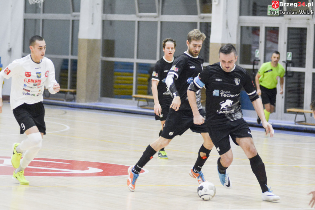 Festiwal niecelnych rzutów karnych i wygrana Gredaru z Malwee