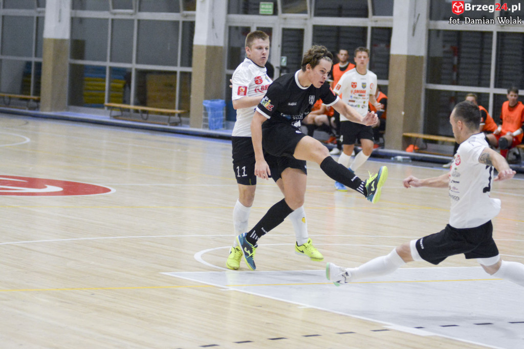 Festiwal niecelnych rzutów karnych i wygrana Gredaru z Malwee