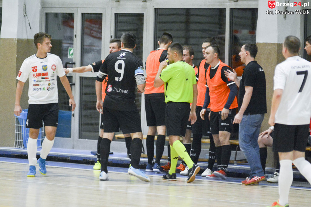 Festiwal niecelnych rzutów karnych i wygrana Gredaru z Malwee