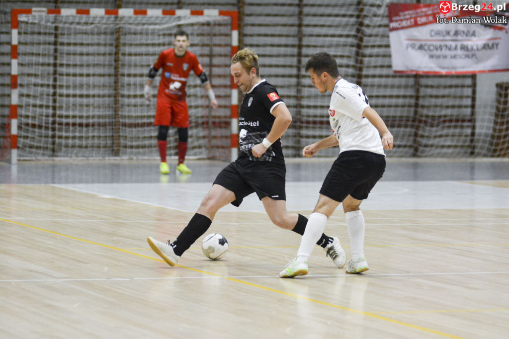 Festiwal niecelnych rzutów karnych i wygrana Gredaru z Malwee