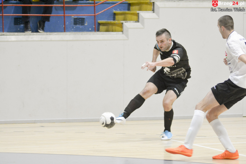 Festiwal niecelnych rzutów karnych i wygrana Gredaru z Malwee