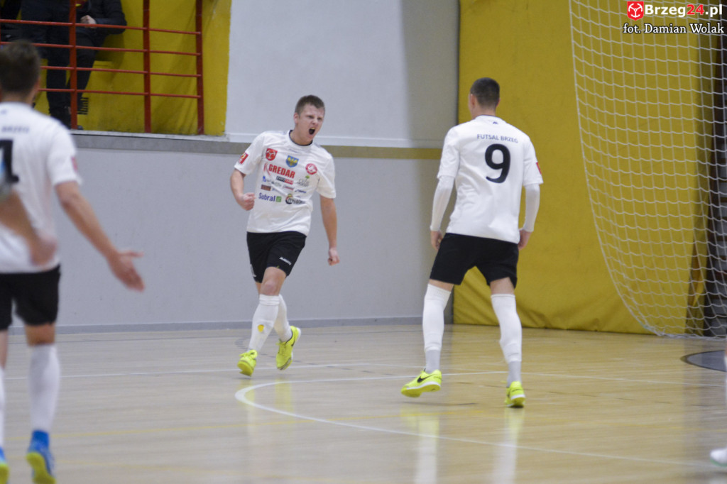 Festiwal niecelnych rzutów karnych i wygrana Gredaru z Malwee