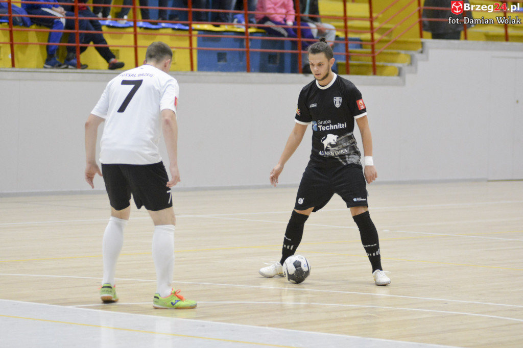 Festiwal niecelnych rzutów karnych i wygrana Gredaru z Malwee