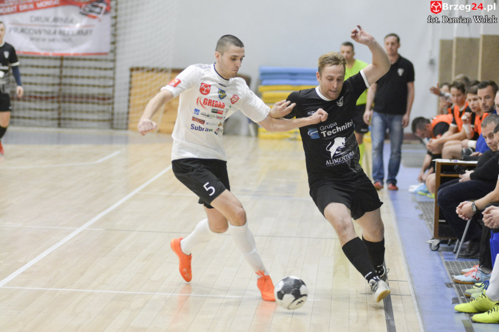 Festiwal niecelnych rzutów karnych i wygrana Gredaru z Malwee