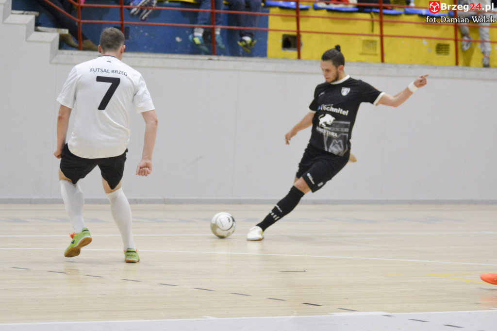 Festiwal niecelnych rzutów karnych i wygrana Gredaru z Malwee