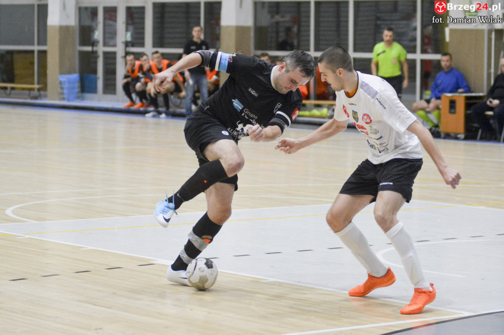 Festiwal niecelnych rzutów karnych i wygrana Gredaru z Malwee