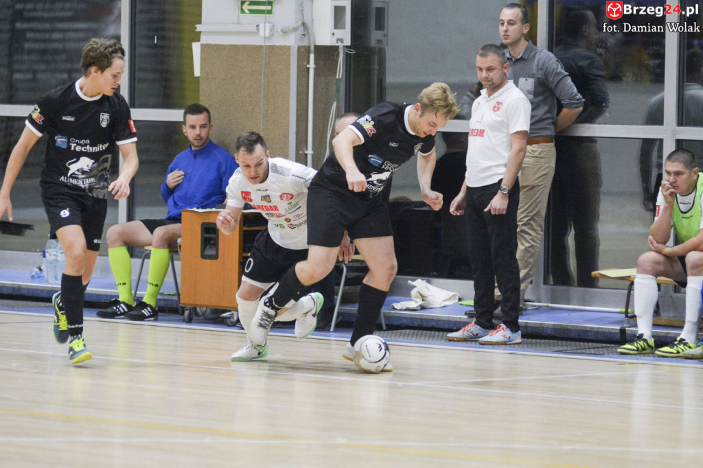 Festiwal niecelnych rzutów karnych i wygrana Gredaru z Malwee