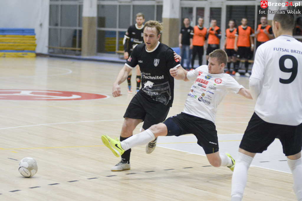 Festiwal niecelnych rzutów karnych i wygrana Gredaru z Malwee