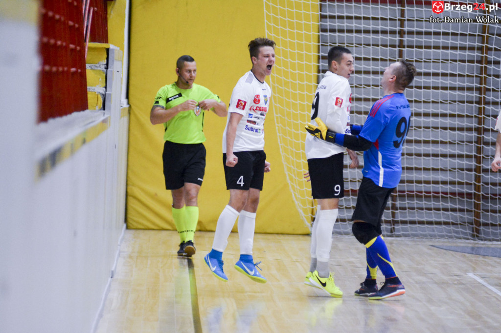 Festiwal niecelnych rzutów karnych i wygrana Gredaru z Malwee