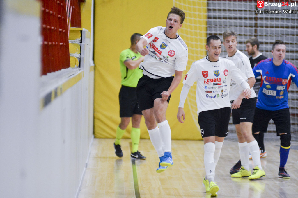 Festiwal niecelnych rzutów karnych i wygrana Gredaru z Malwee