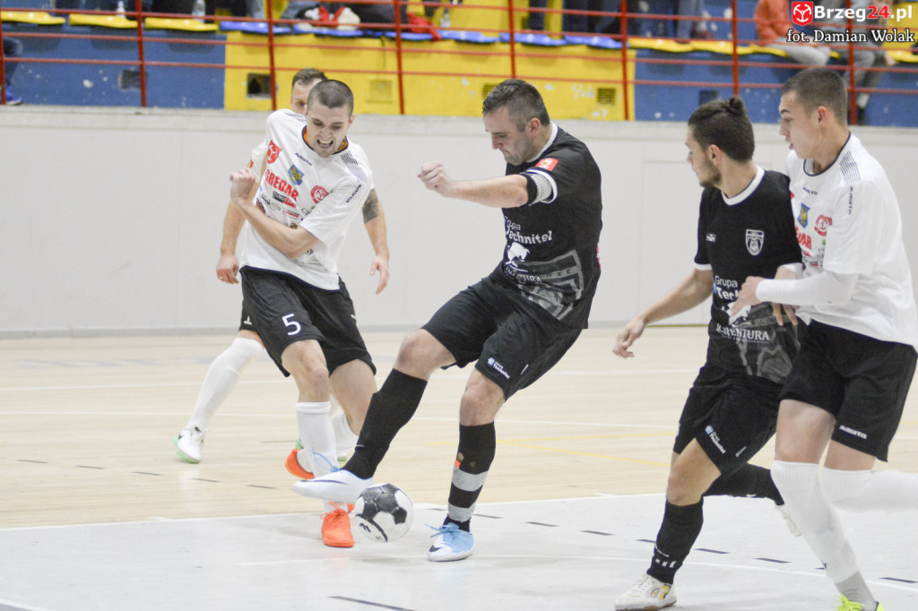 Festiwal niecelnych rzutów karnych i wygrana Gredaru z Malwee