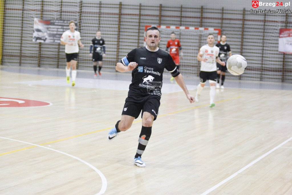 Festiwal niecelnych rzutów karnych i wygrana Gredaru z Malwee