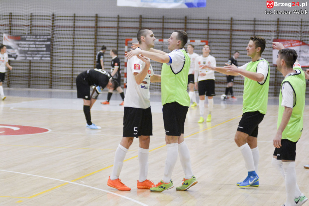 Festiwal niecelnych rzutów karnych i wygrana Gredaru z Malwee