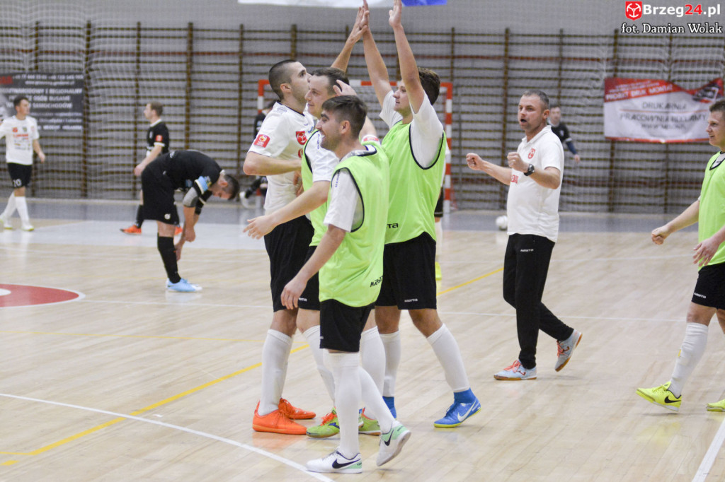 Festiwal niecelnych rzutów karnych i wygrana Gredaru z Malwee