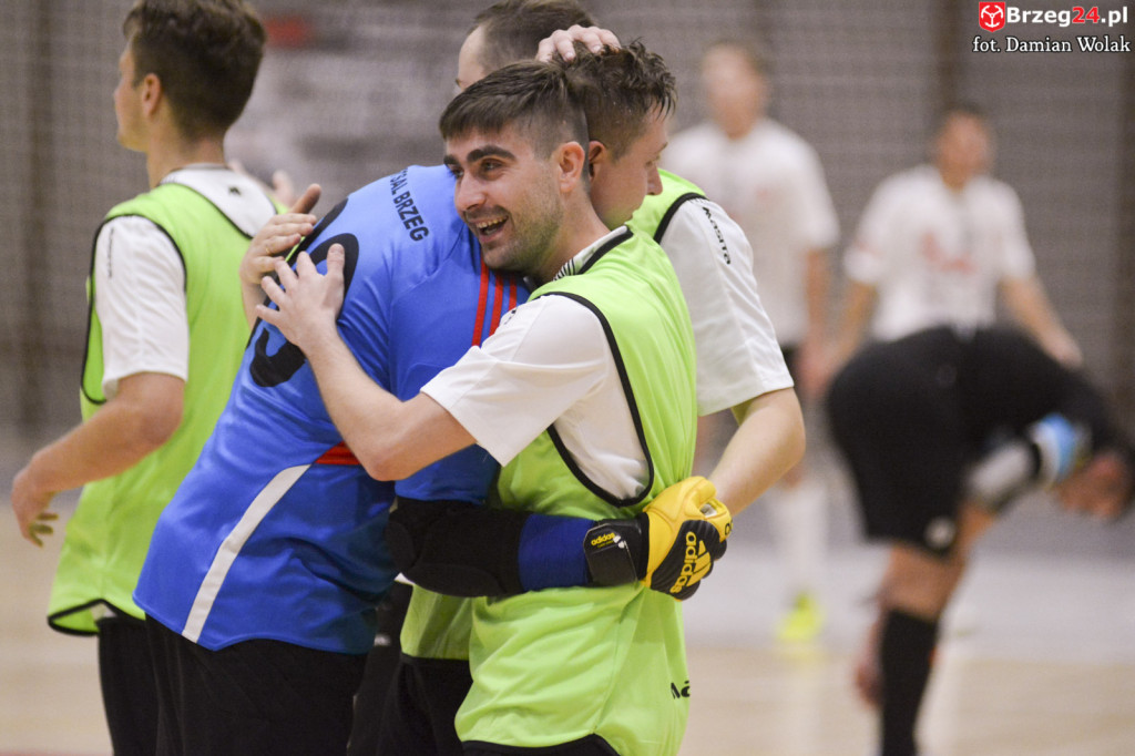 Festiwal niecelnych rzutów karnych i wygrana Gredaru z Malwee