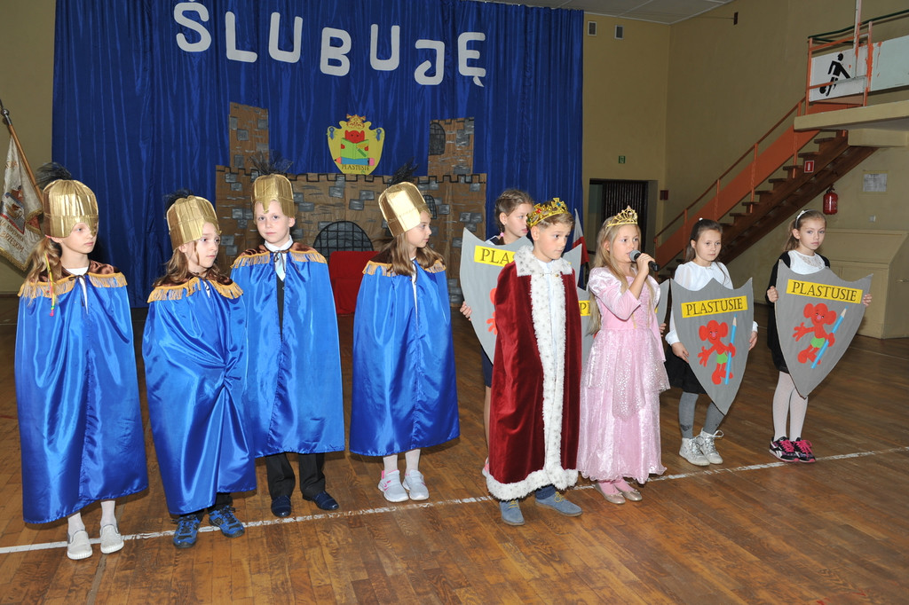 Ślubowanie pierwszoklasistów w Publicznej Szkole Podstawowej im. M. Kopernika w Lewinie Brzeskim