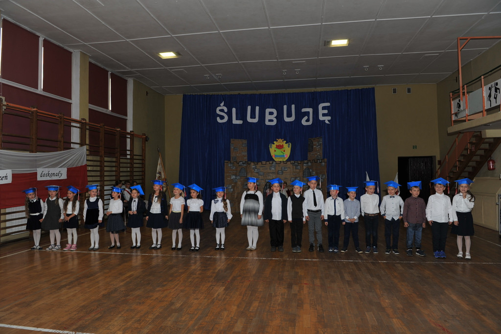 Ślubowanie pierwszoklasistów w Publicznej Szkole Podstawowej im. M. Kopernika w Lewinie Brzeskim
