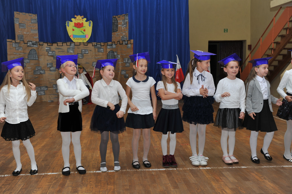 Ślubowanie pierwszoklasistów w Publicznej Szkole Podstawowej im. M. Kopernika w Lewinie Brzeskim