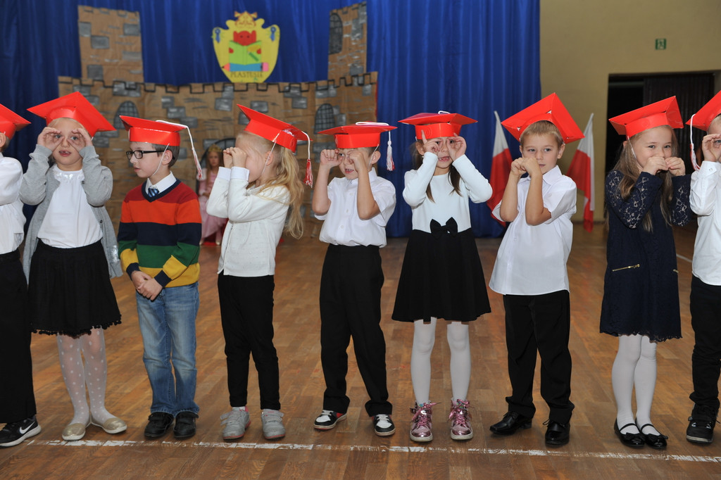 Ślubowanie pierwszoklasistów w Publicznej Szkole Podstawowej im. M. Kopernika w Lewinie Brzeskim