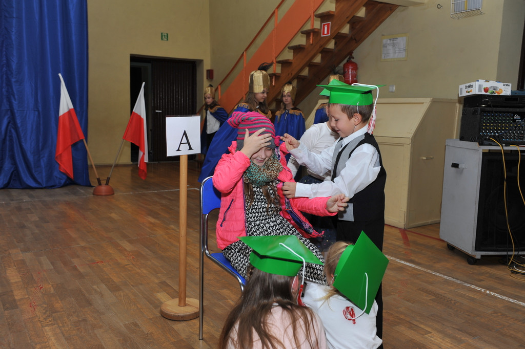 Ślubowanie pierwszoklasistów w Publicznej Szkole Podstawowej im. M. Kopernika w Lewinie Brzeskim