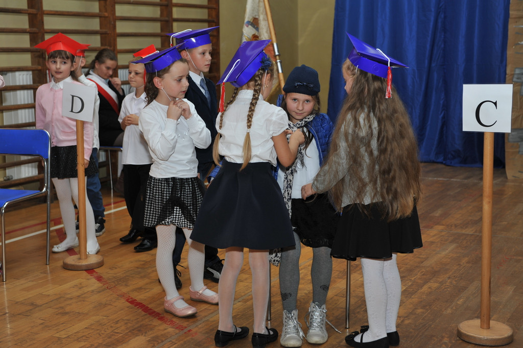 Ślubowanie pierwszoklasistów w Publicznej Szkole Podstawowej im. M. Kopernika w Lewinie Brzeskim