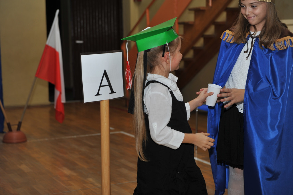 Ślubowanie pierwszoklasistów w Publicznej Szkole Podstawowej im. M. Kopernika w Lewinie Brzeskim