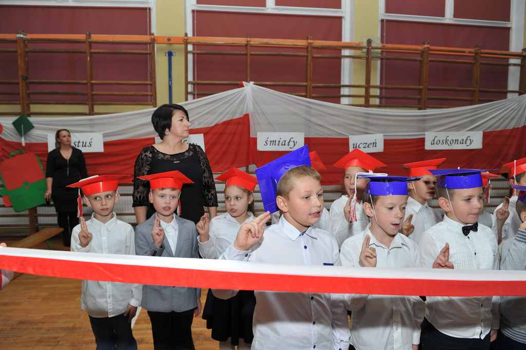 Ślubowanie pierwszoklasistów w Publicznej Szkole Podstawowej im. M. Kopernika w Lewinie Brzeskim