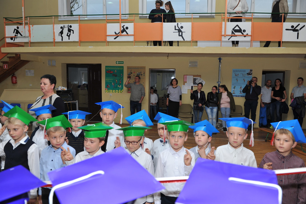 Ślubowanie pierwszoklasistów w Publicznej Szkole Podstawowej im. M. Kopernika w Lewinie Brzeskim