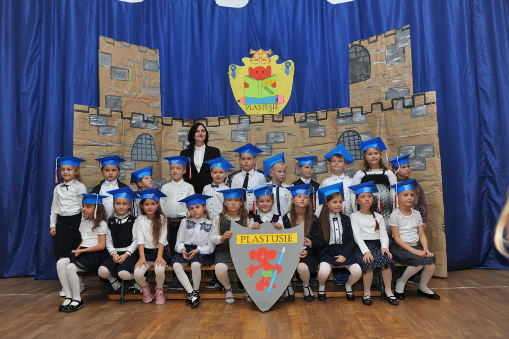 Ślubowanie pierwszoklasistów w Publicznej Szkole Podstawowej im. M. Kopernika w Lewinie Brzeskim