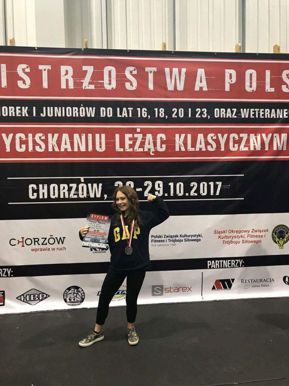 Złoto, srebro, brąz w VII MP wyciskaniu leżąc