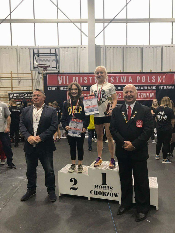 Złoto, srebro, brąz w VII MP wyciskaniu leżąc