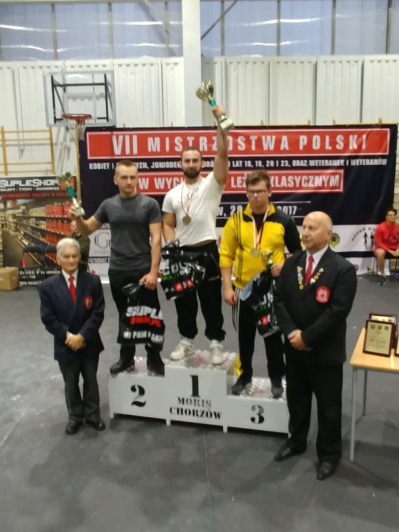 Złoto, srebro, brąz w VII MP wyciskaniu leżąc