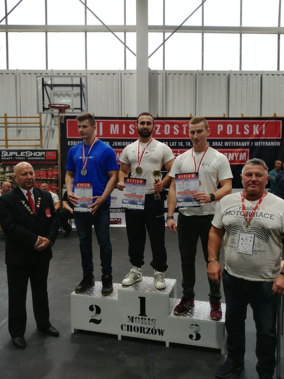 Złoto, srebro, brąz w VII MP wyciskaniu leżąc