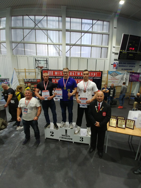 Złoto, srebro, brąz w VII MP wyciskaniu leżąc